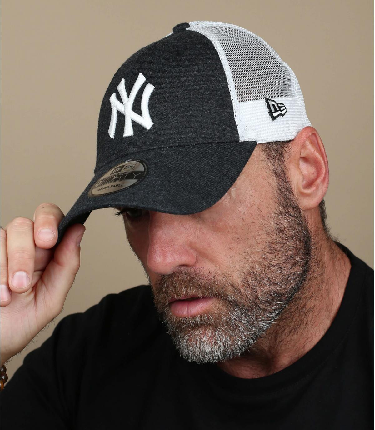 New Era League Essential 9Forty Trucker New Yankees Cap (green) | sdr.com.ec