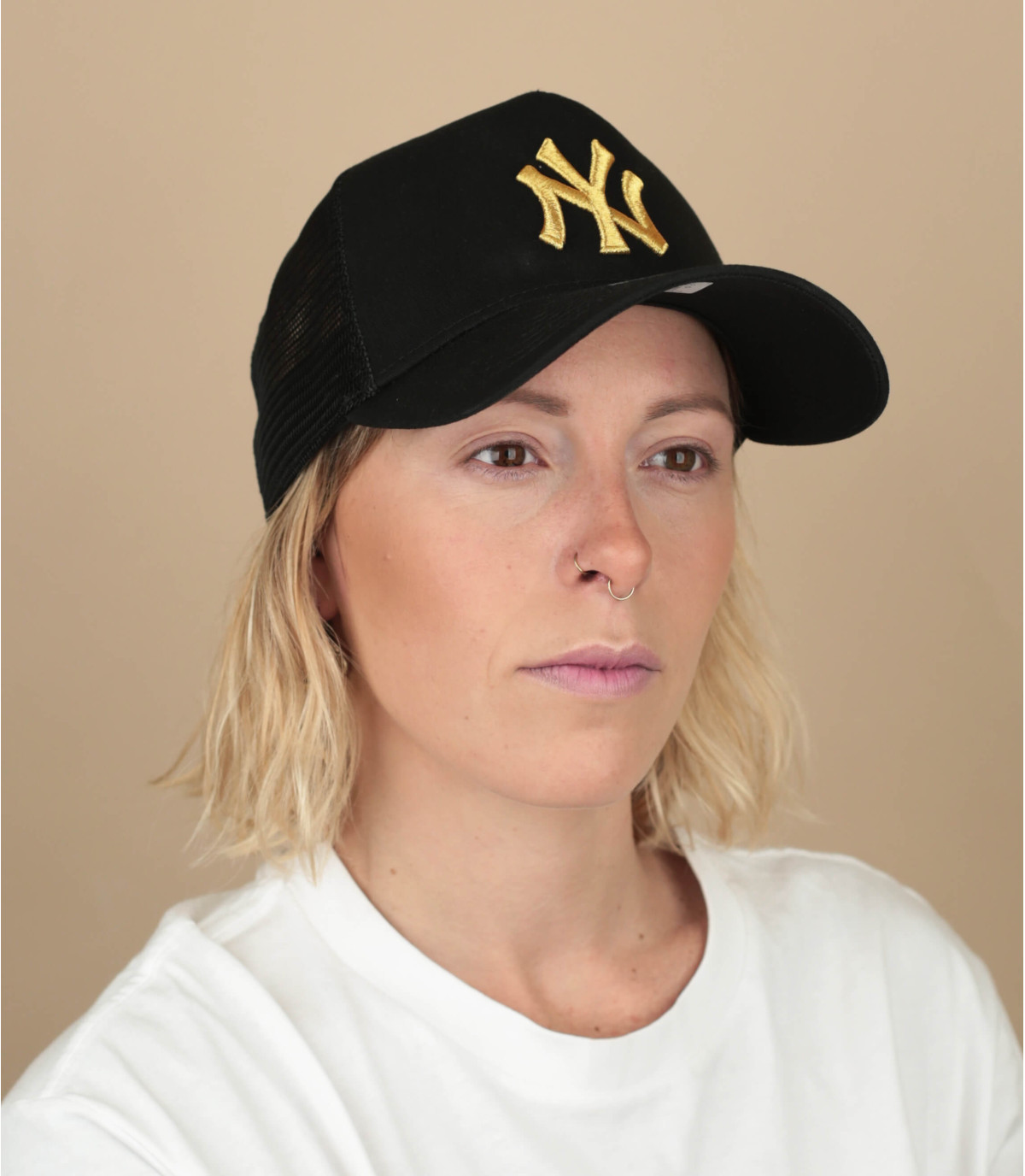 NY black trucker cap Wmn Metallic Trucker Cap NY black New Era Headict